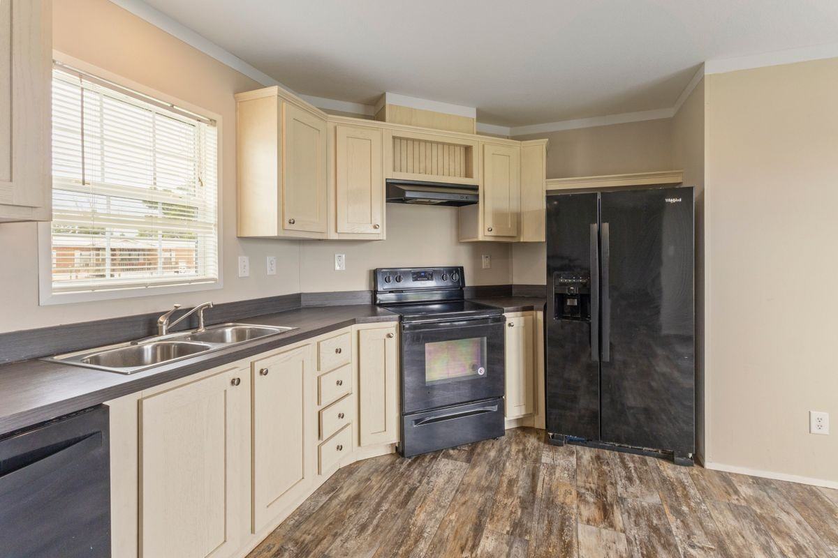 5102 E 12th St - Photo 3 of 25