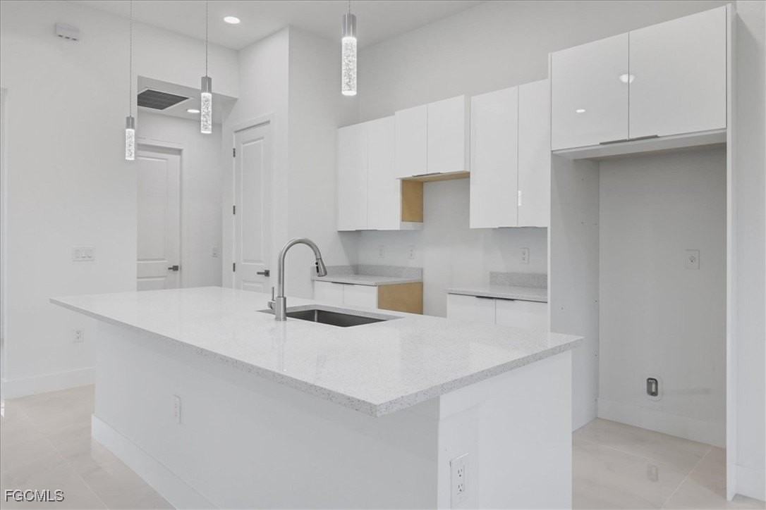 820 Ashland St E - Photo 5 of 38