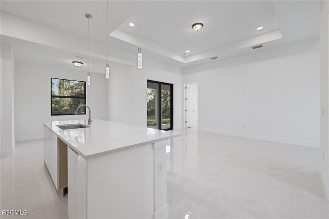 820 Ashland St E - Photo 7 of 38