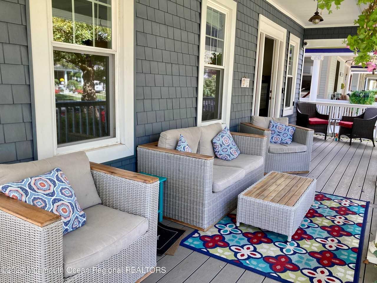 600 6th Ave - Photo 4 of 50