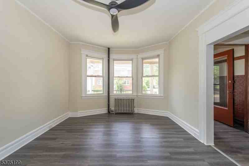 46 Union Ave - Photo 6 of 32