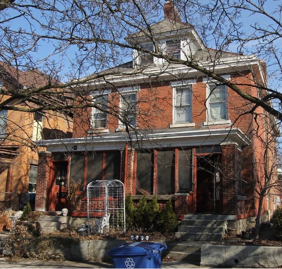 138 E Lincoln St - Photo 2 of 9