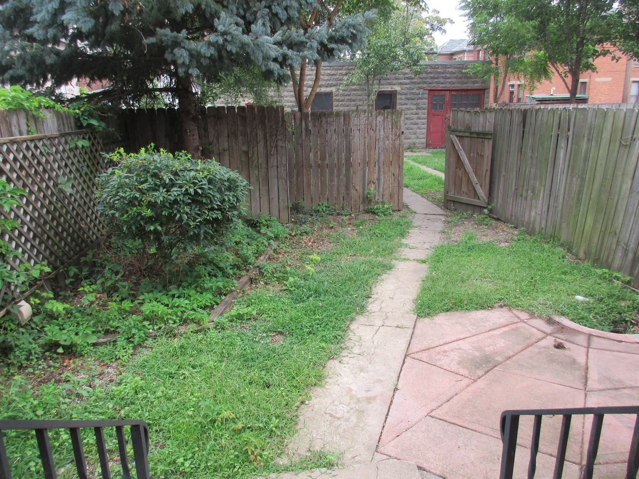 138 E Lincoln St - Photo 3 of 9