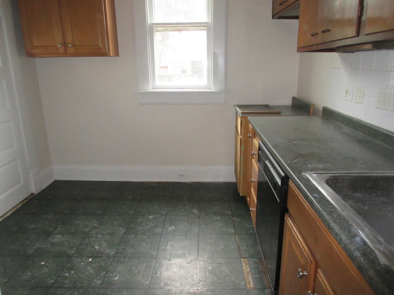 138 E Lincoln St - Photo 4 of 9