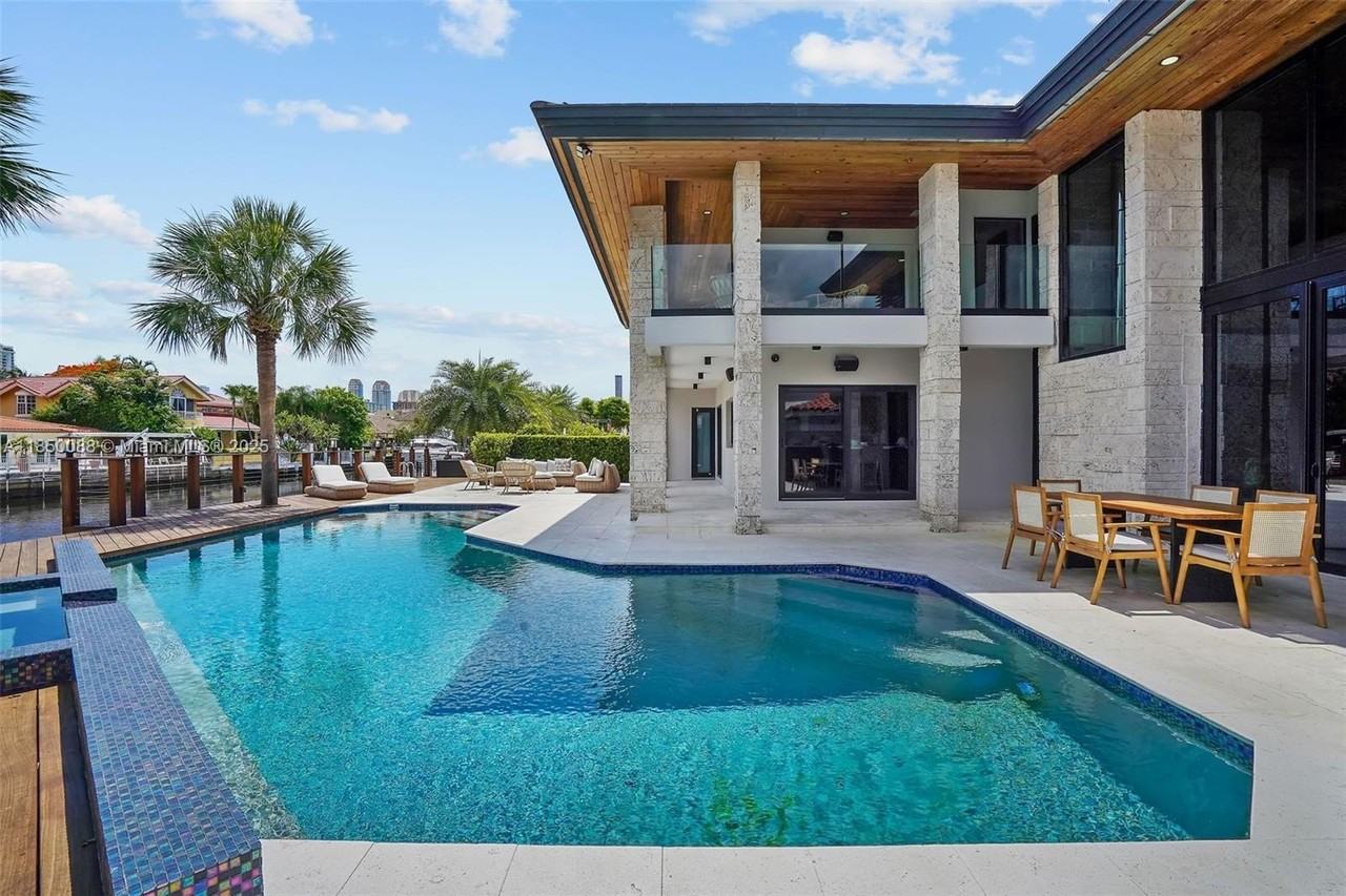 3343 Ne 166th St - Photo 2 of 50