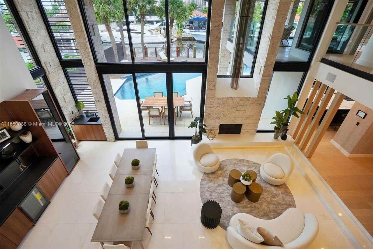 3343 Ne 166th St - Photo 3 of 50