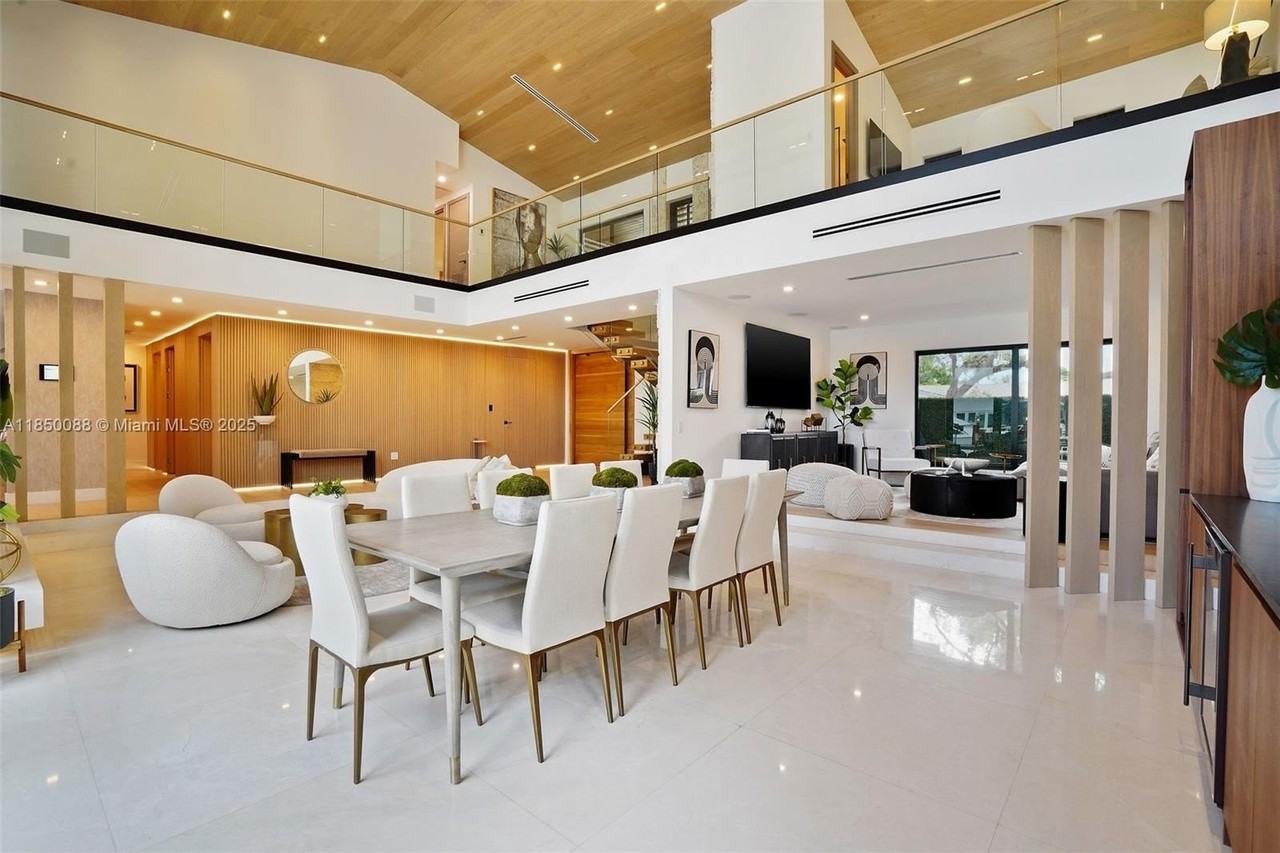 3343 Ne 166th St - Photo 5 of 50