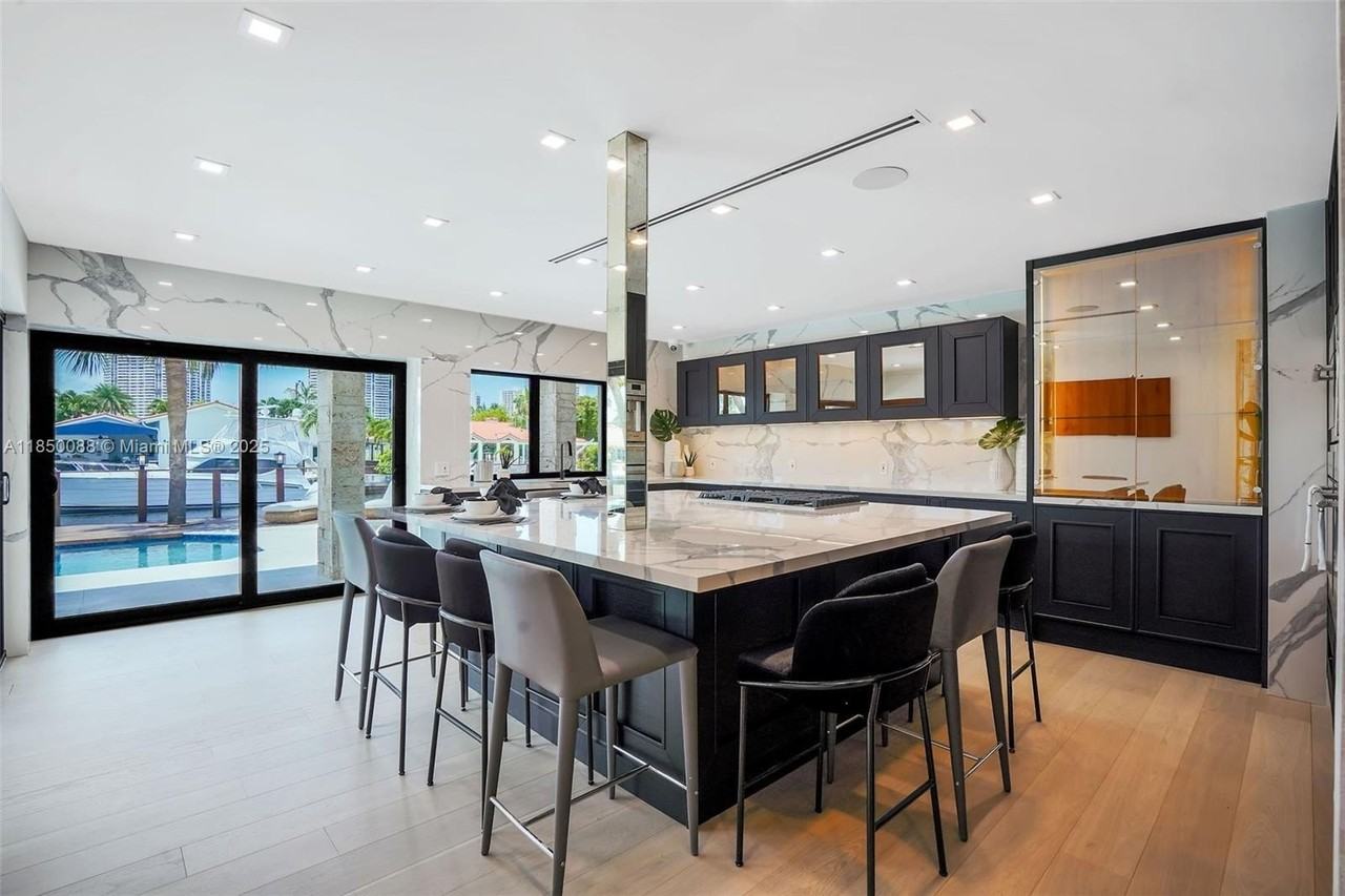 3343 Ne 166th St - Photo 6 of 50