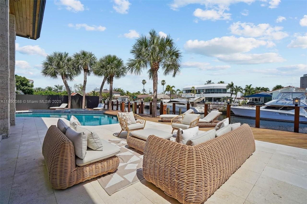 3343 Ne 166th St - Photo 7 of 50