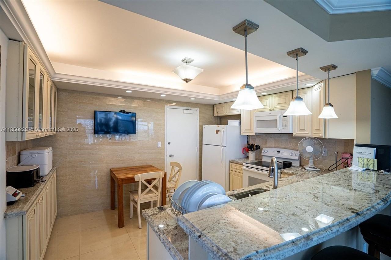 3800 Galt Ocean Drive #1515 - Photo 4 of 23