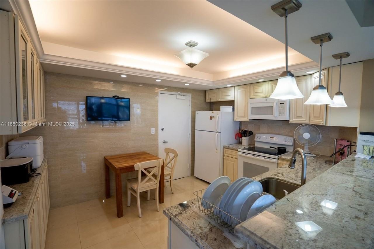 3800 Galt Ocean Drive #1515 - Photo 6 of 23