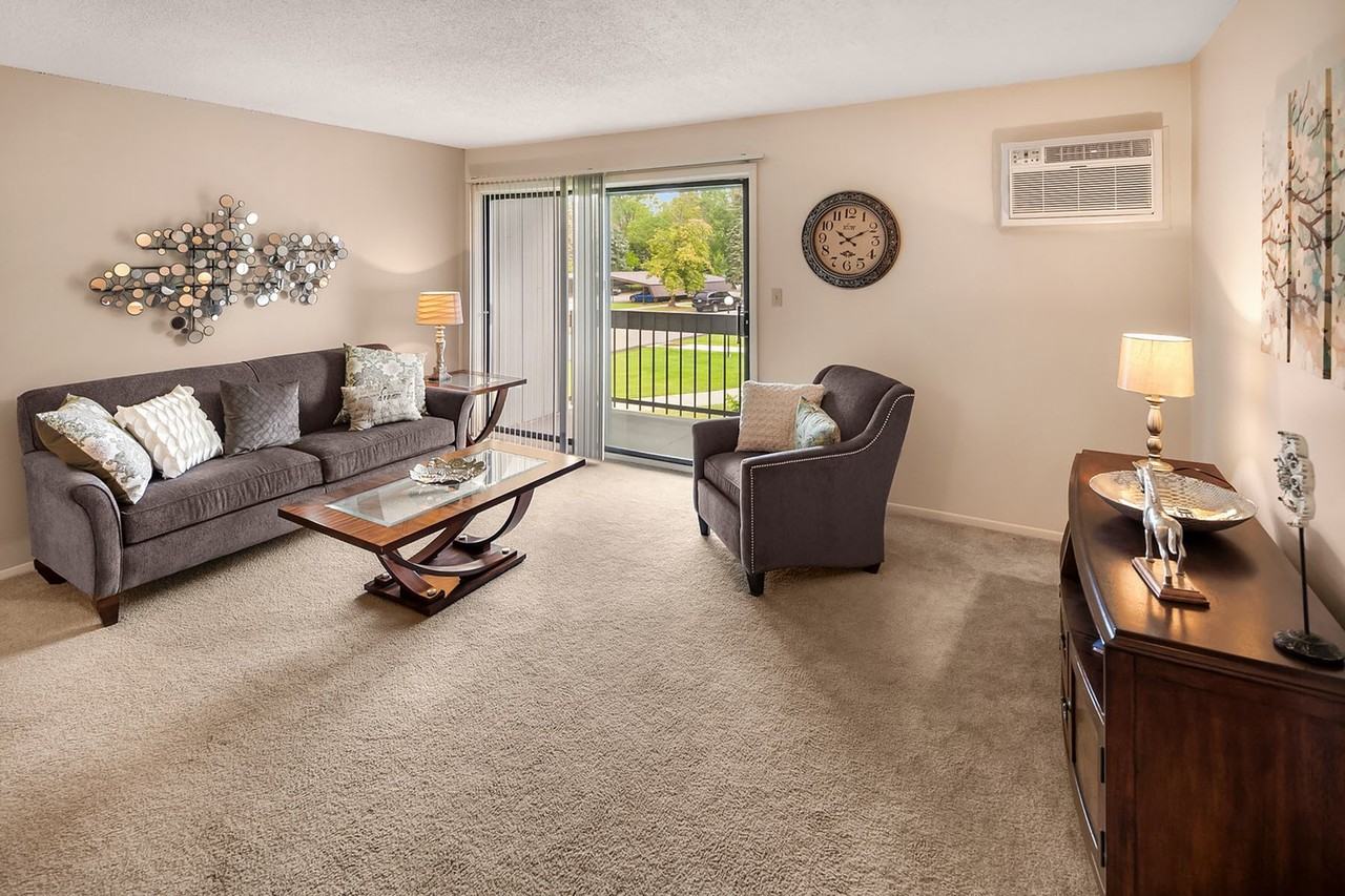 Clinton Manor Apartments - Photo 2 of 13