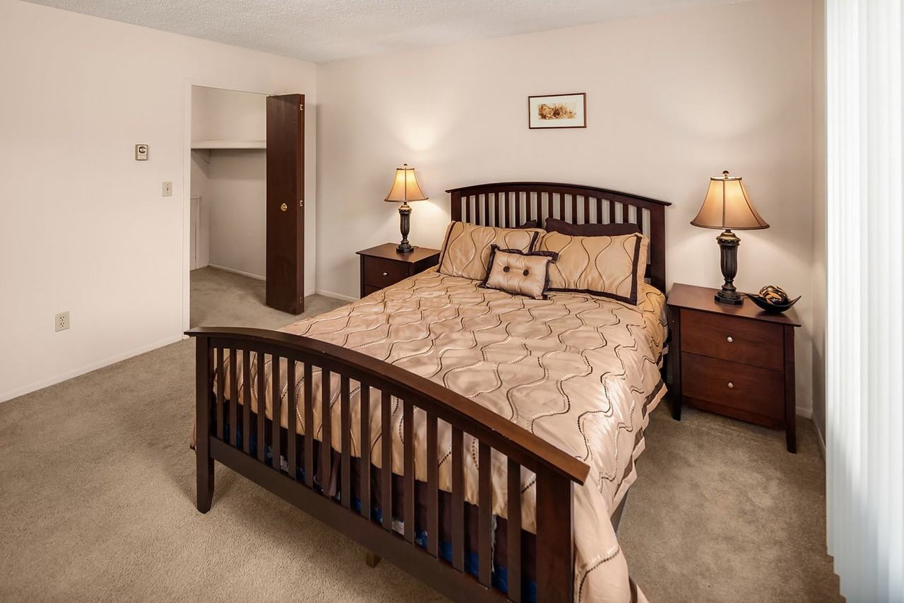 Clinton Manor Apartments - Photo 7 of 13