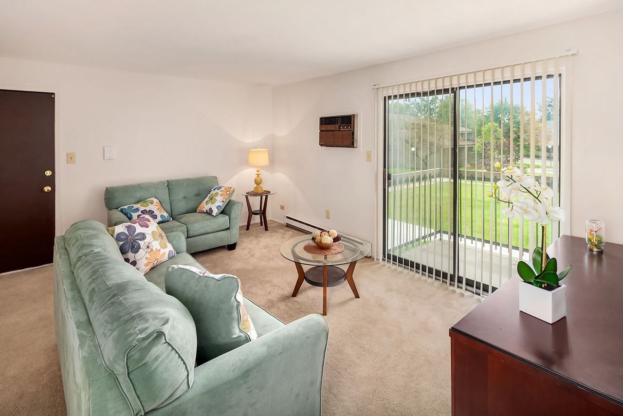 San Remo Villa Apartments - Photo 2 of 11