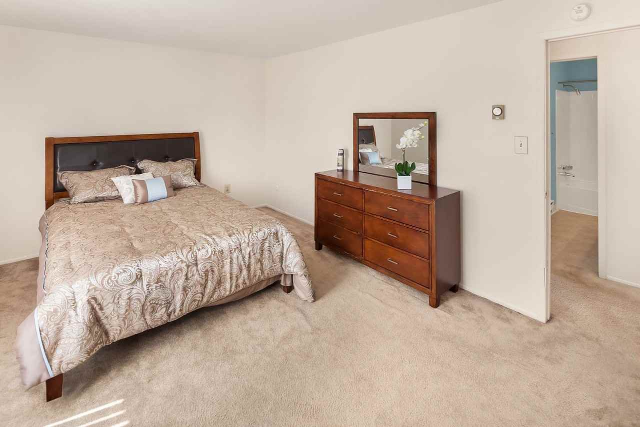 San Remo Villa Apartments - Photo 5 of 11