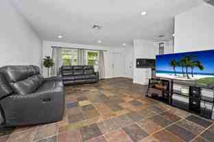 1619 Nw 9th Ave - Photo 1 of 1