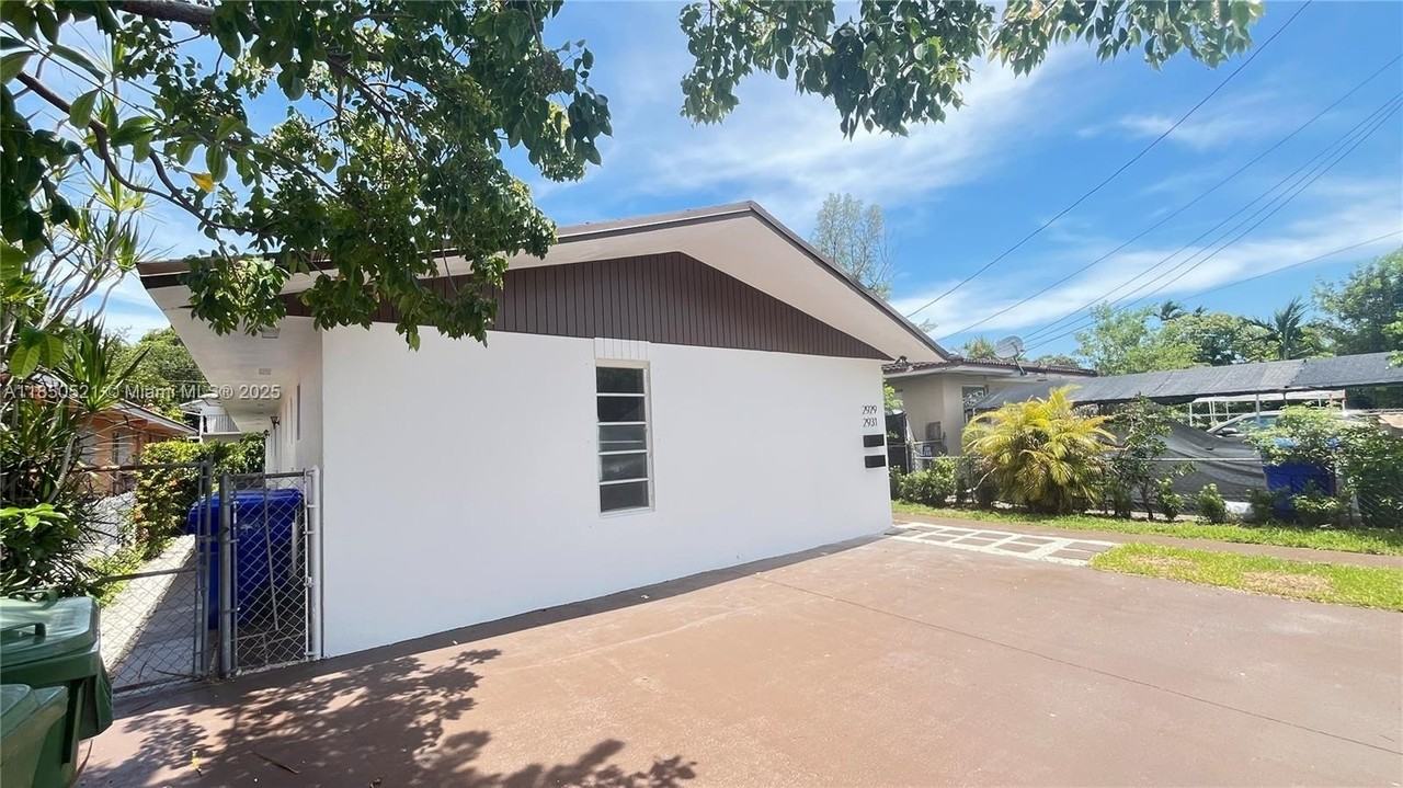 2929 Nw 22nd Ct #A - Photo 2 of 16