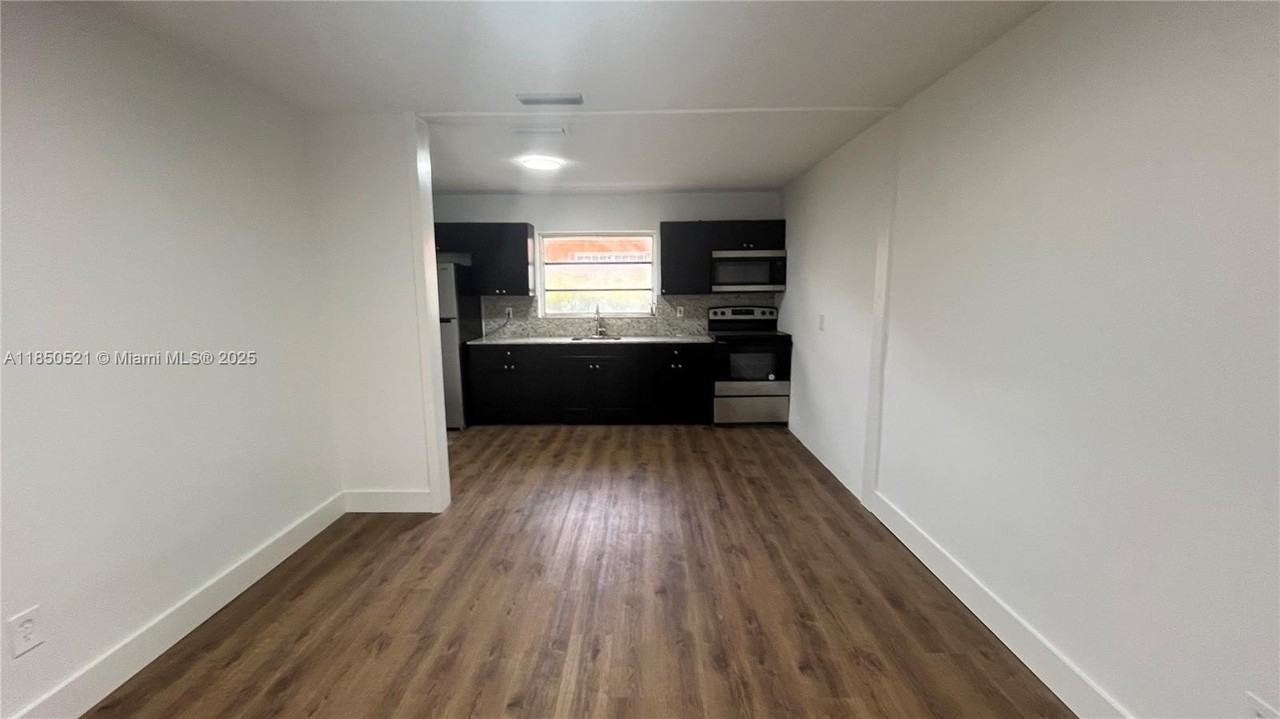 2929 Nw 22nd Ct #A - Photo 5 of 16