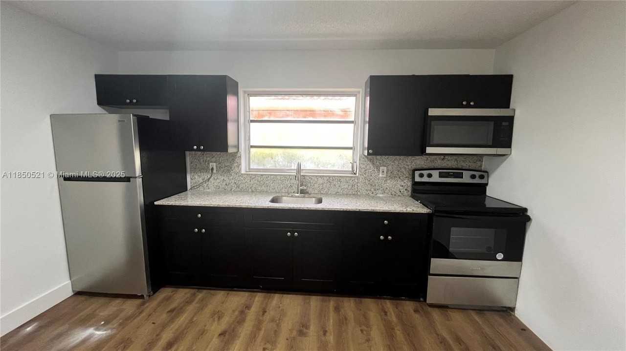 2929 Nw 22nd Ct #A - Photo 6 of 16