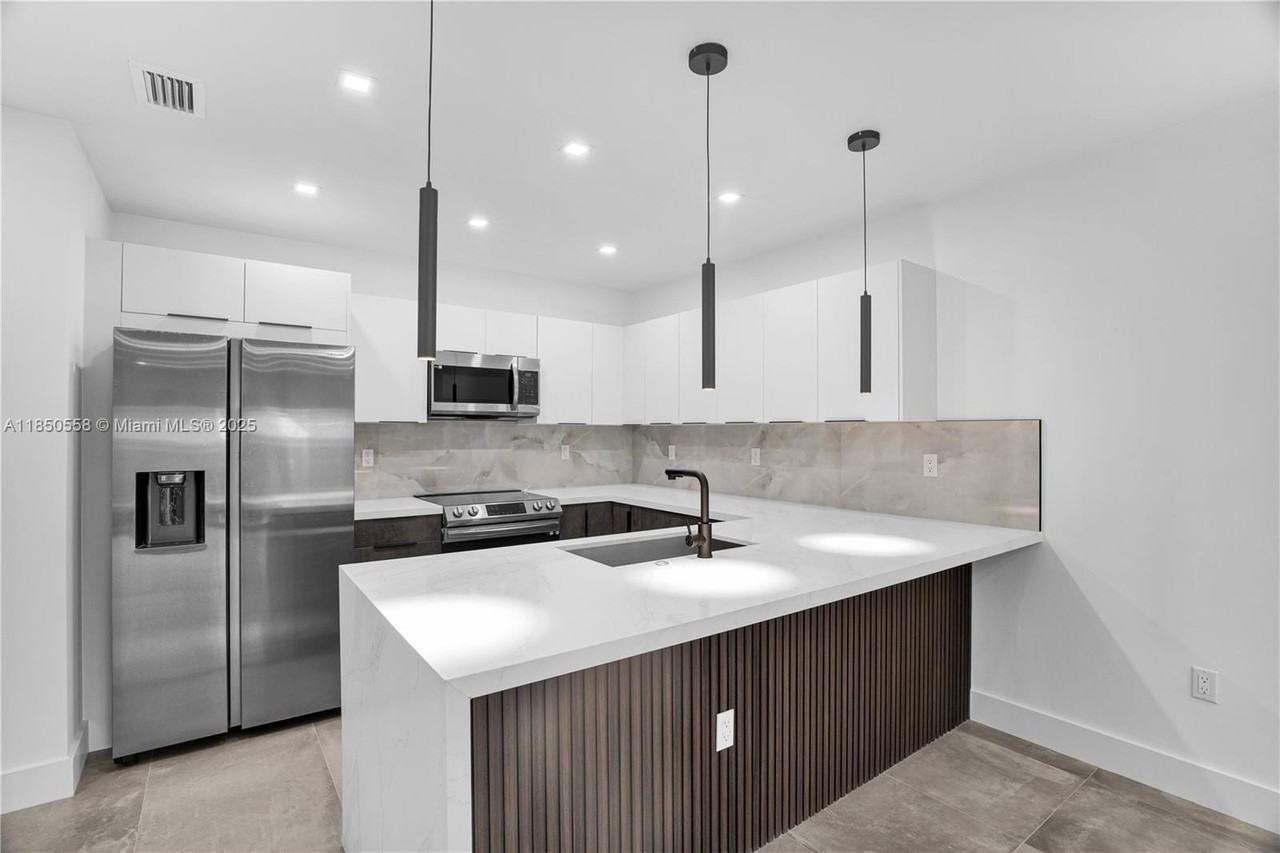 3431 Sw 16th Ter #3431 - Photo 5 of 16