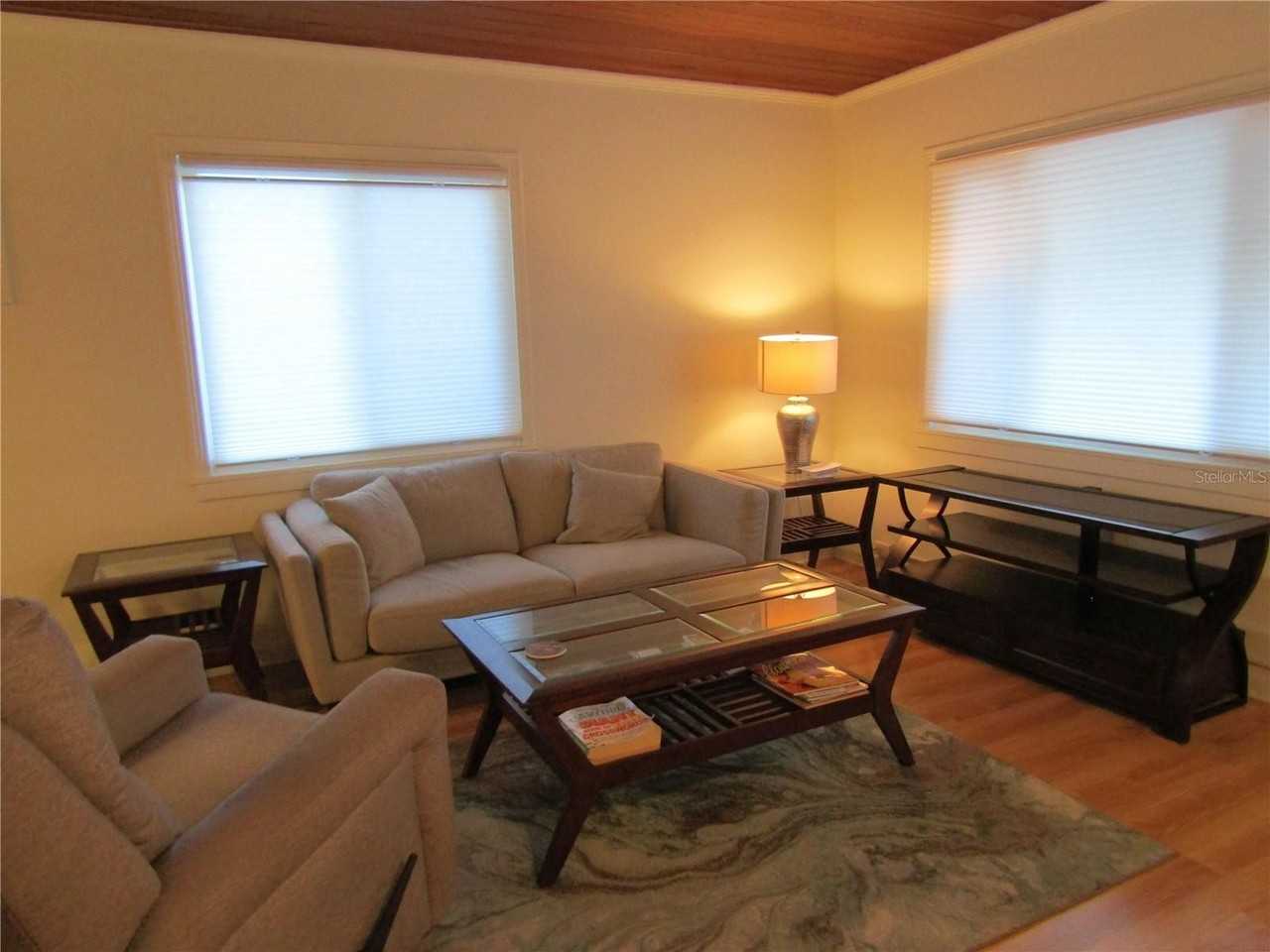 421 Riviera St - Photo 2 of 31