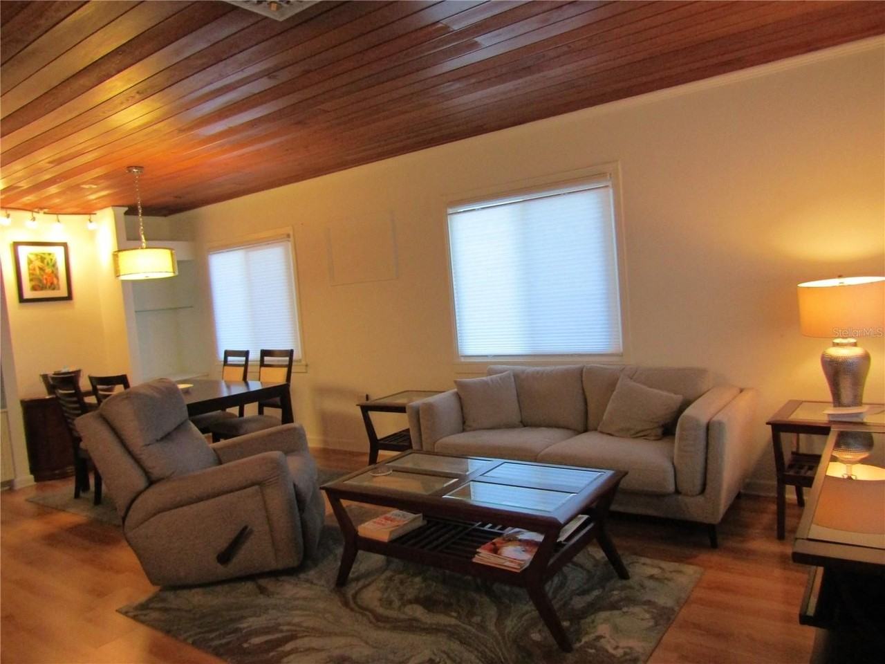 421 Riviera St - Photo 3 of 31