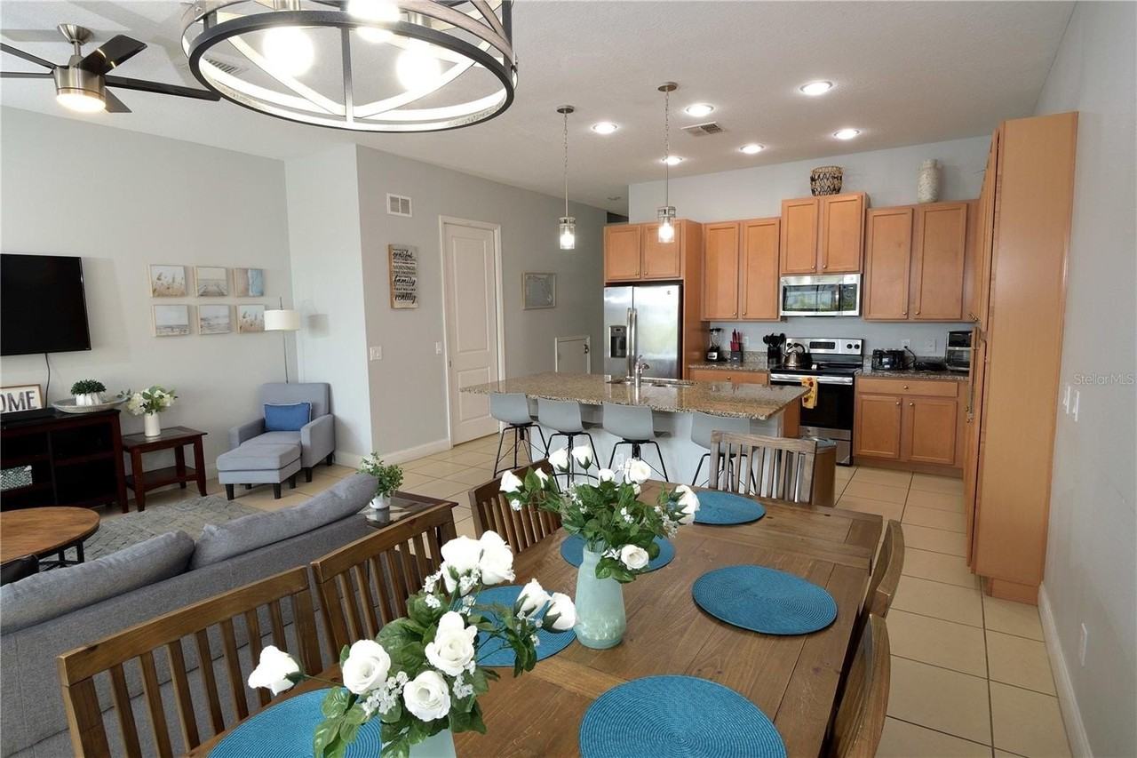 244 Captiva Dr - Photo 6 of 45