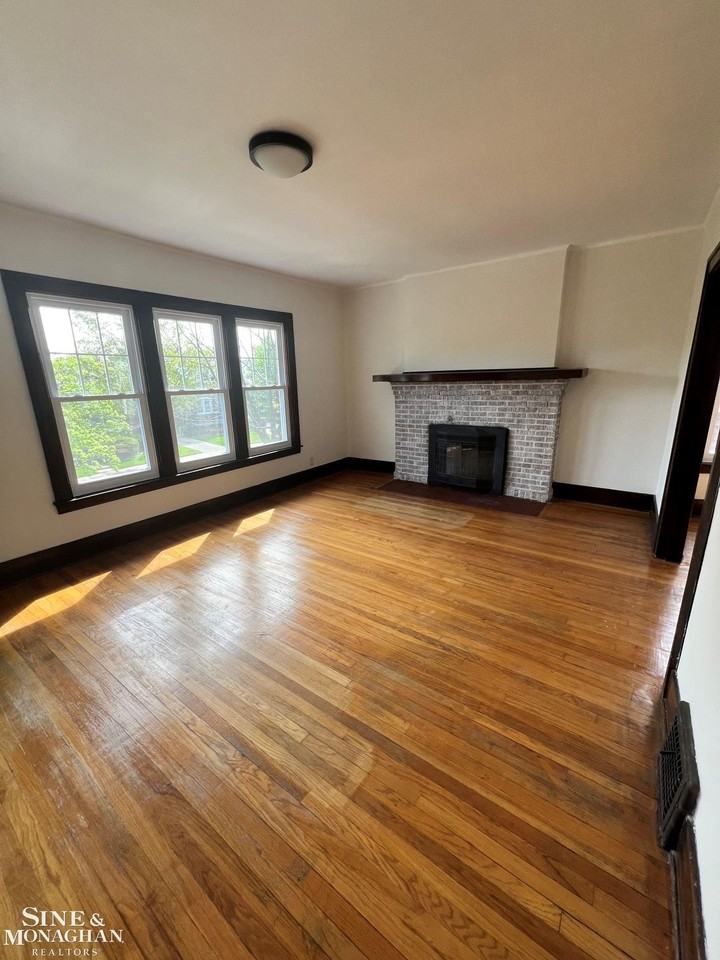 1247 Beaconsfield Ave - Photo 2 of 10