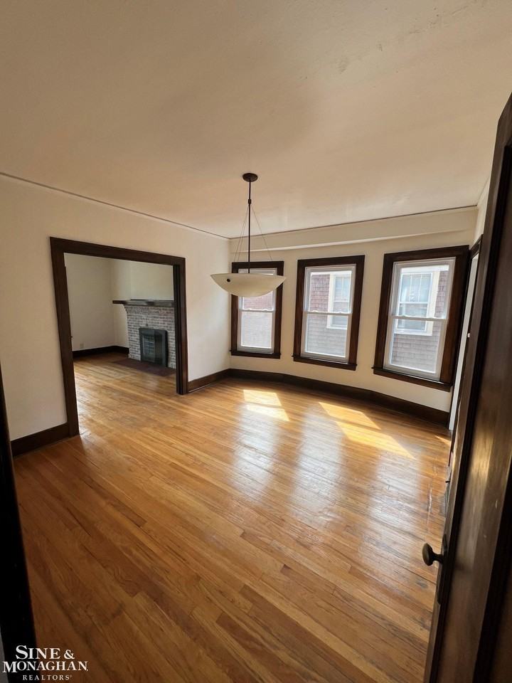 1247 Beaconsfield Ave - Photo 3 of 10