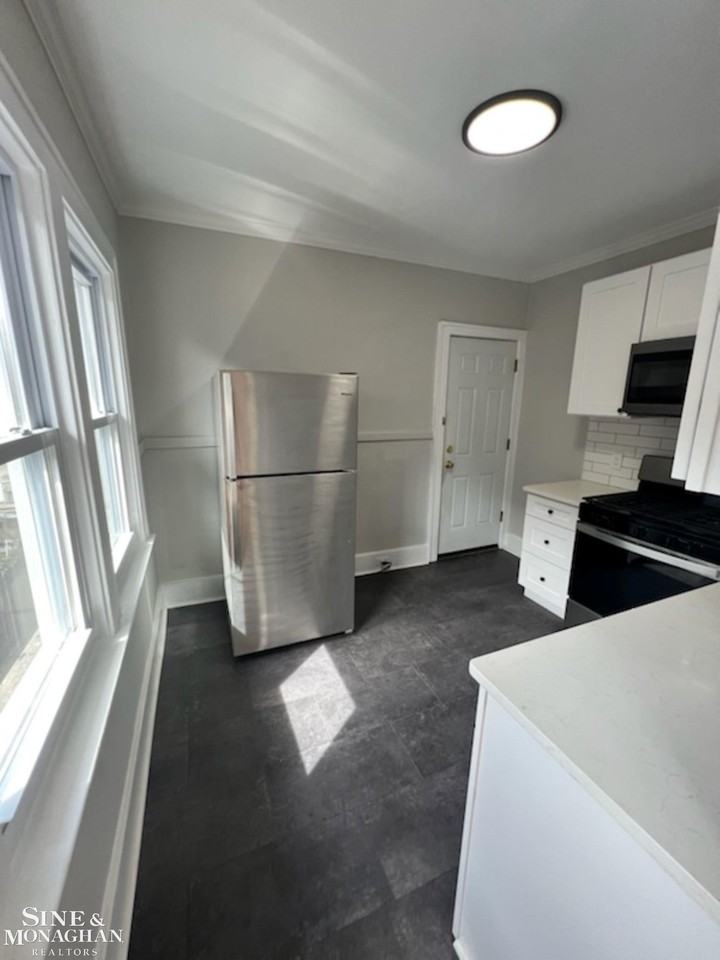 1247 Beaconsfield Ave - Photo 5 of 10