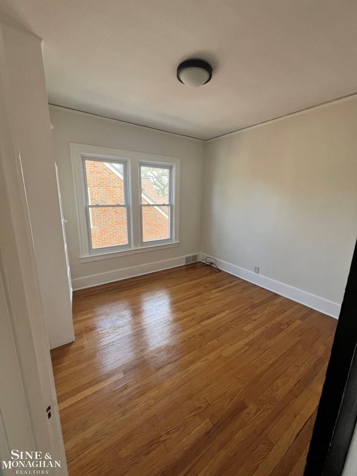 1247 Beaconsfield Ave - Photo 7 of 10