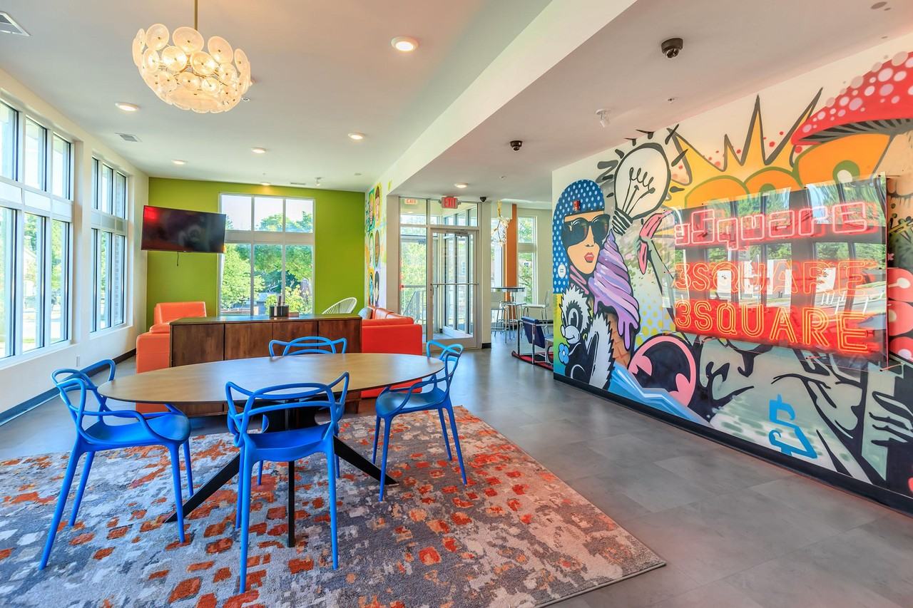 3 Square - Photo 2 of 50