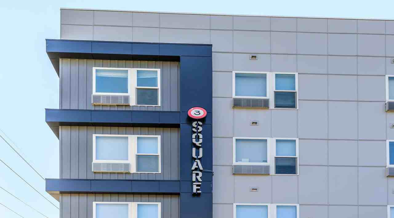 3 Square - Photo 5 of 50