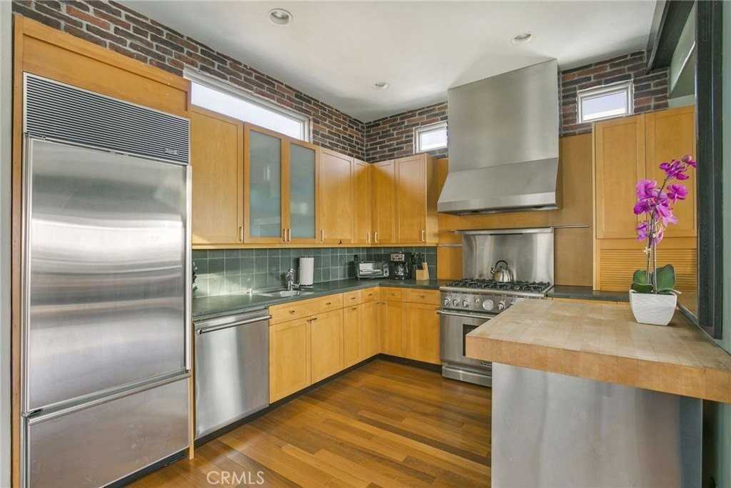 405 15th St - Photo 5 of 28