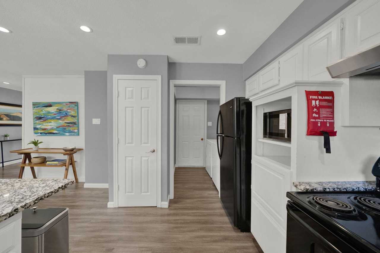 Dover Dr - Photo 3 of 16