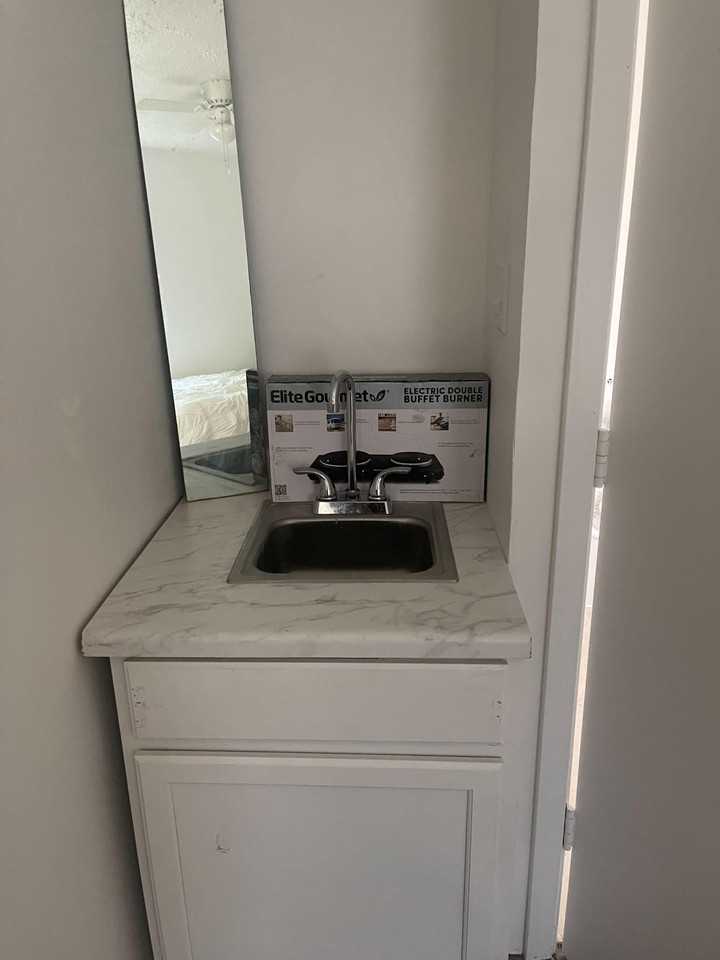 Carisbrook Ln - Photo 7 of 9