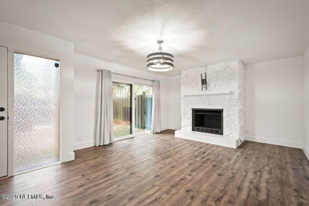 10462 Big Tree Cir E - Photo 3 of 10