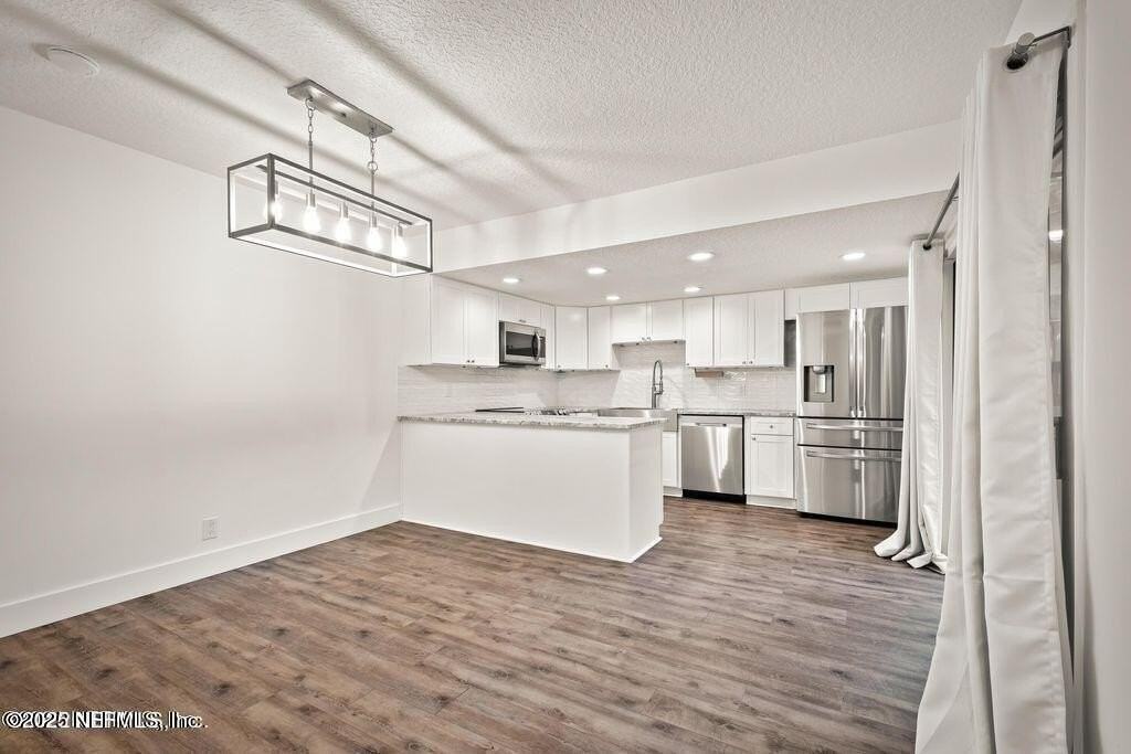 10462 Big Tree Cir E - Photo 5 of 10