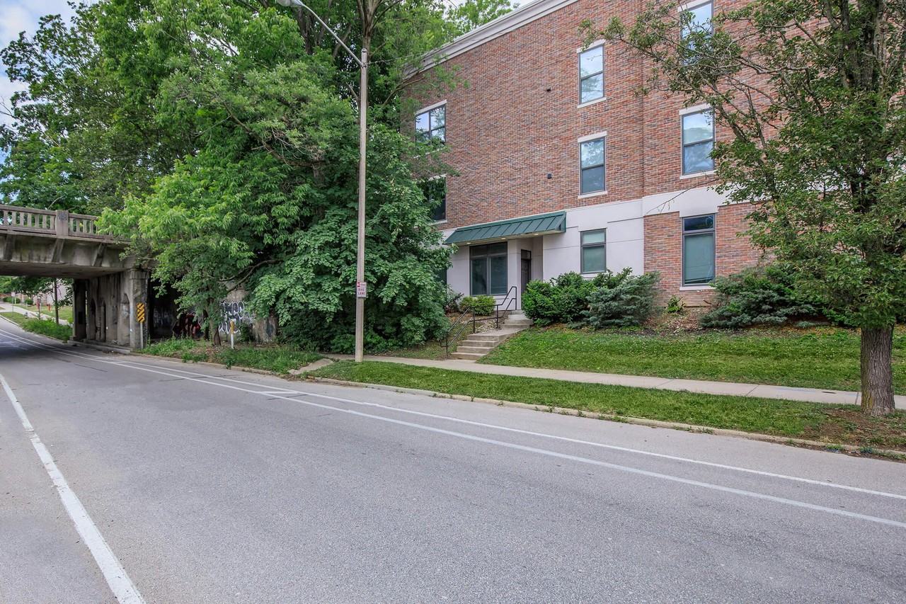 Railway Manor - Photo 7 of 23