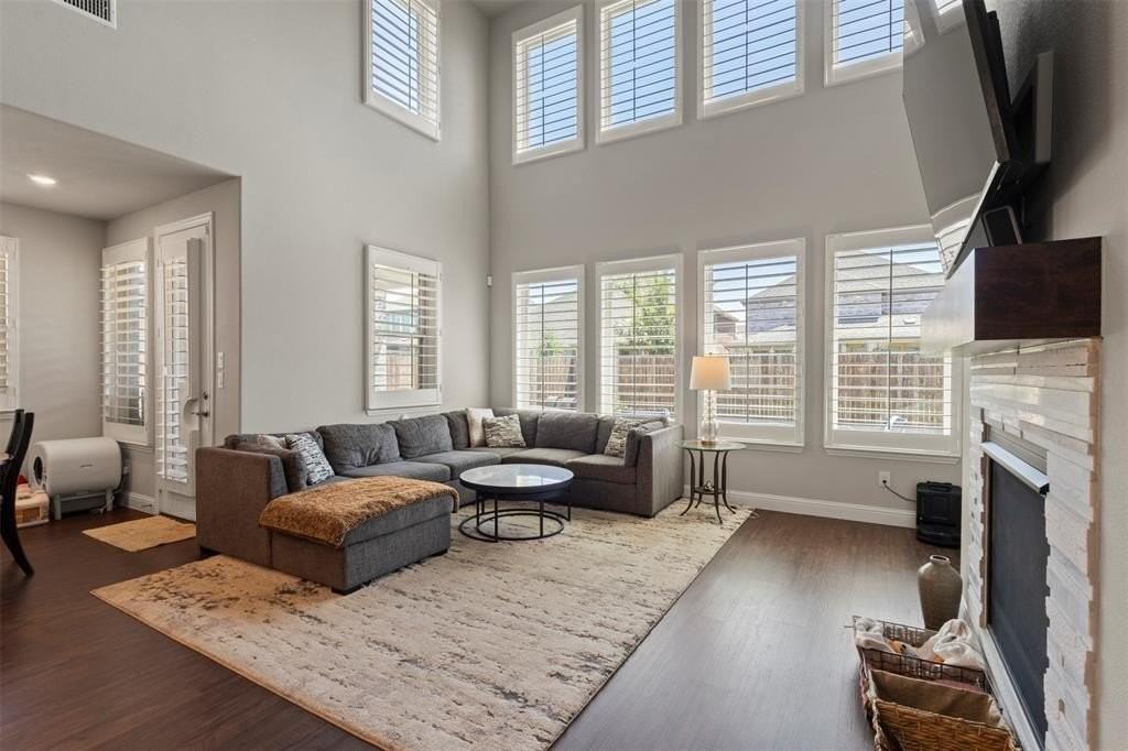 2116 Wyatt Way - Photo 5 of 33