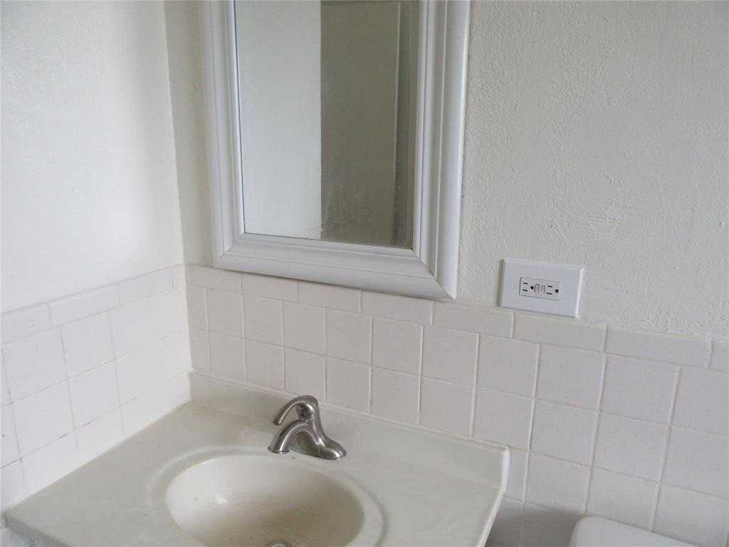 810 Lexington Dr - Photo 3 of 12