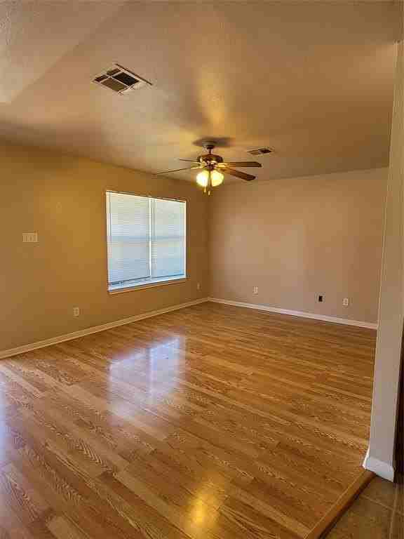 229 E Craven Ave - Photo 2 of 6