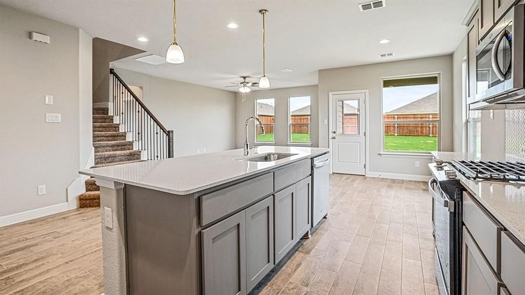 14517 Caelum Dr - Photo 4 of 18