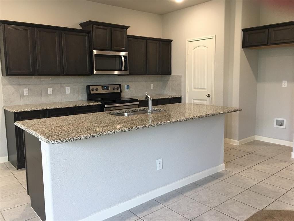 9055 Switchgrass Ln - Photo 4 of 32