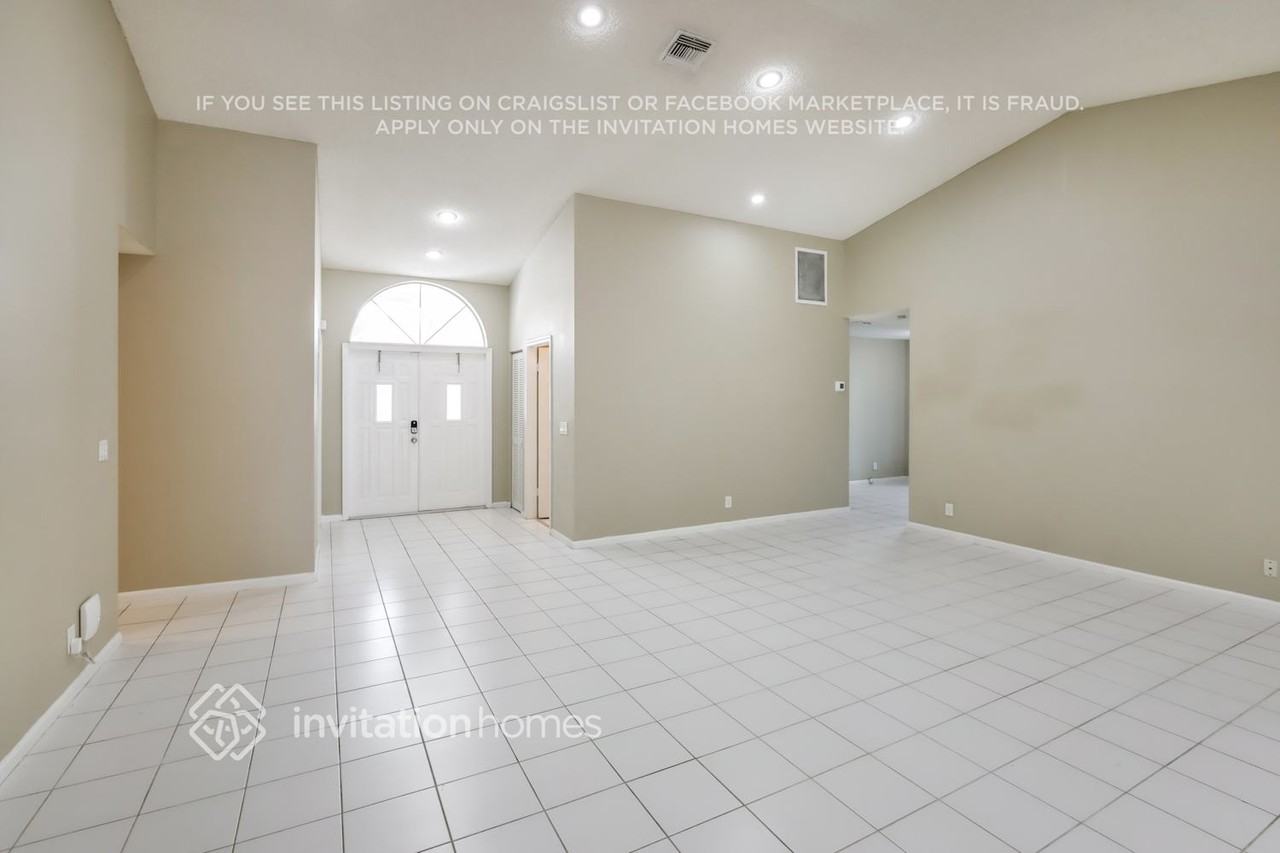 8017 Nw 83rd St - Photo 3 of 17