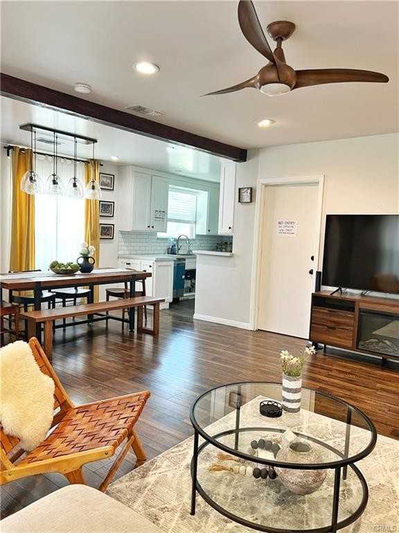 523 Davis Ave - Photo 2 of 8