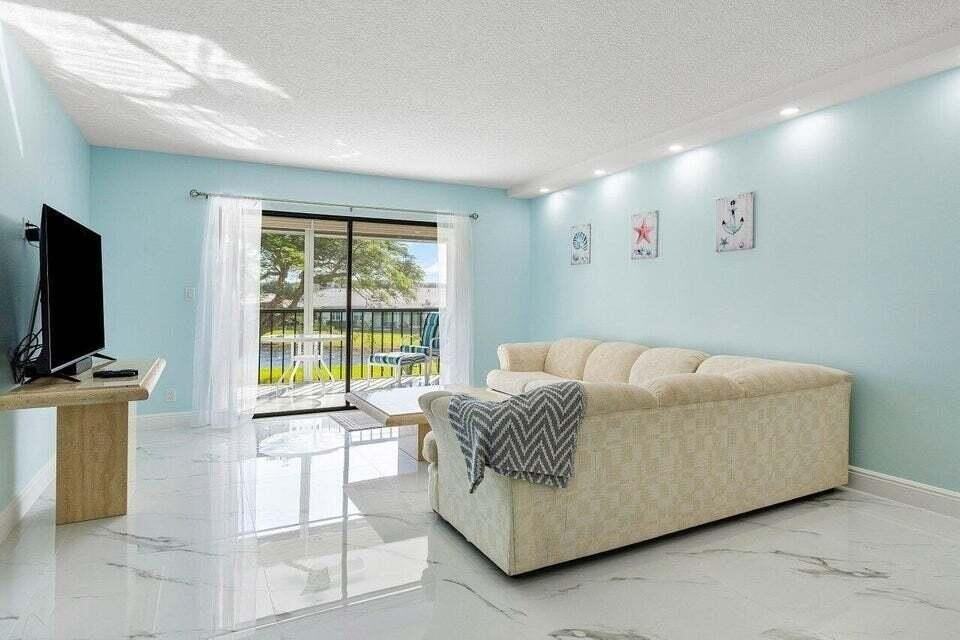 7076 Huntington Ln #207 - Photo 6 of 44