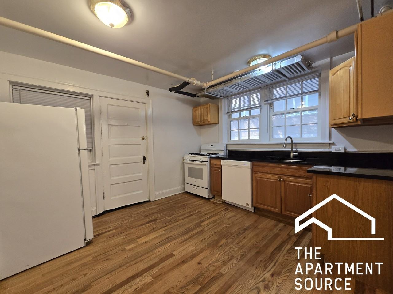 1454 Oak Ave #G - Photo 3 of 10