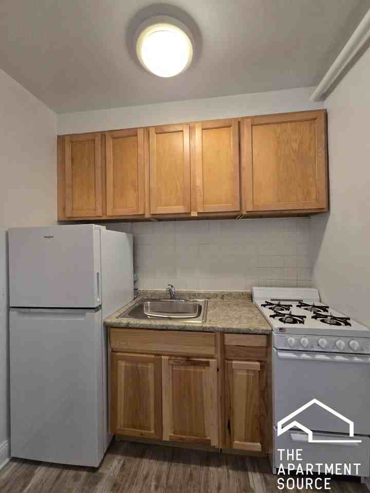6904 N Ravenswood Ave #1 - Photo 2 of 6