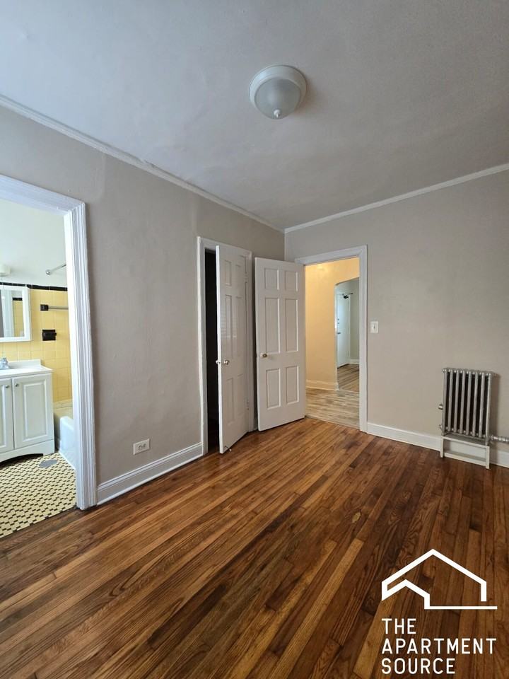 6904 N Ravenswood Ave #1 - Photo 3 of 6